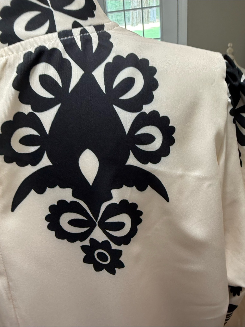 Ivory and Black Floral Embroidered Women’s Kimono Top Size 1XL - Picture 9 of 12
